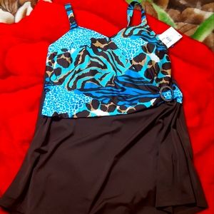 Sienna D swim top w built in bra *brand new*